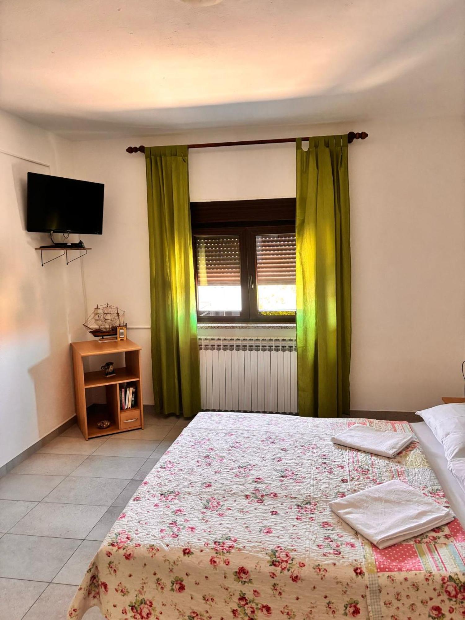 Ruza I Natalija Apartment Карлобаг Екстериор снимка