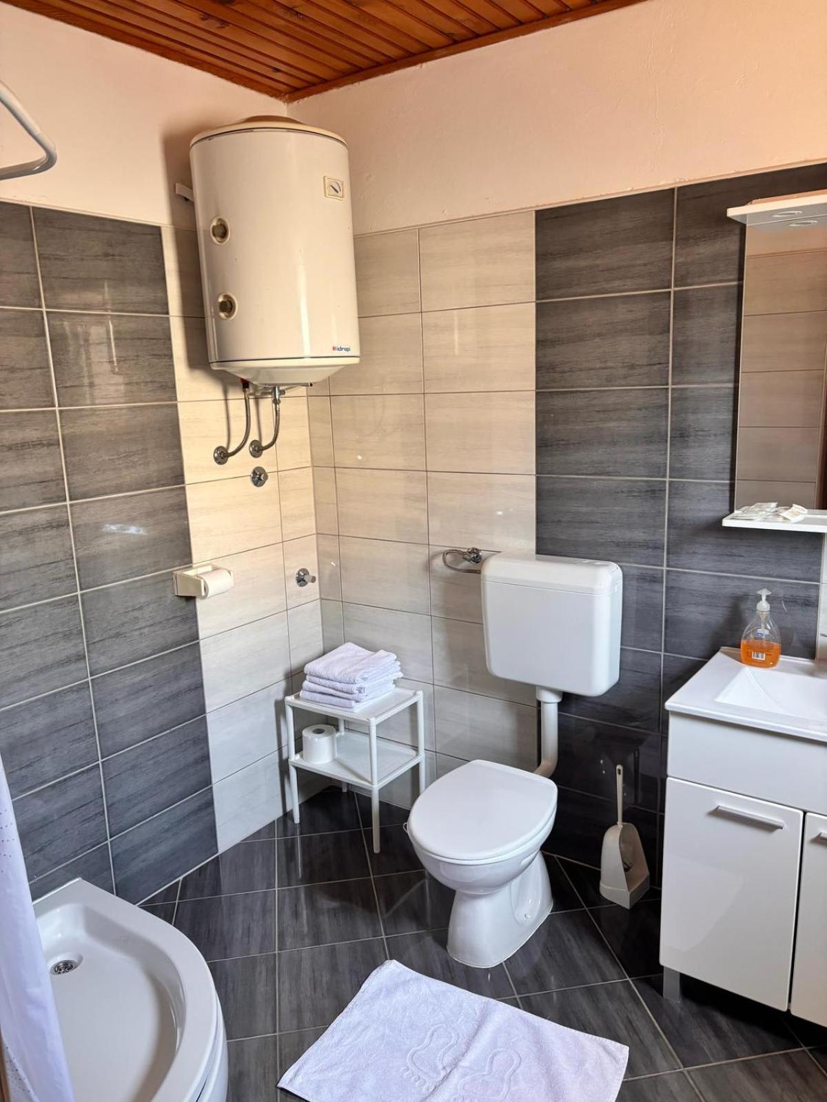 Ruza I Natalija Apartment Карлобаг Екстериор снимка