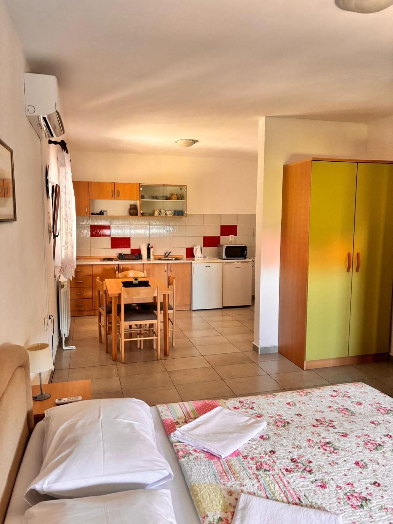 Ruza I Natalija Apartment Карлобаг Екстериор снимка